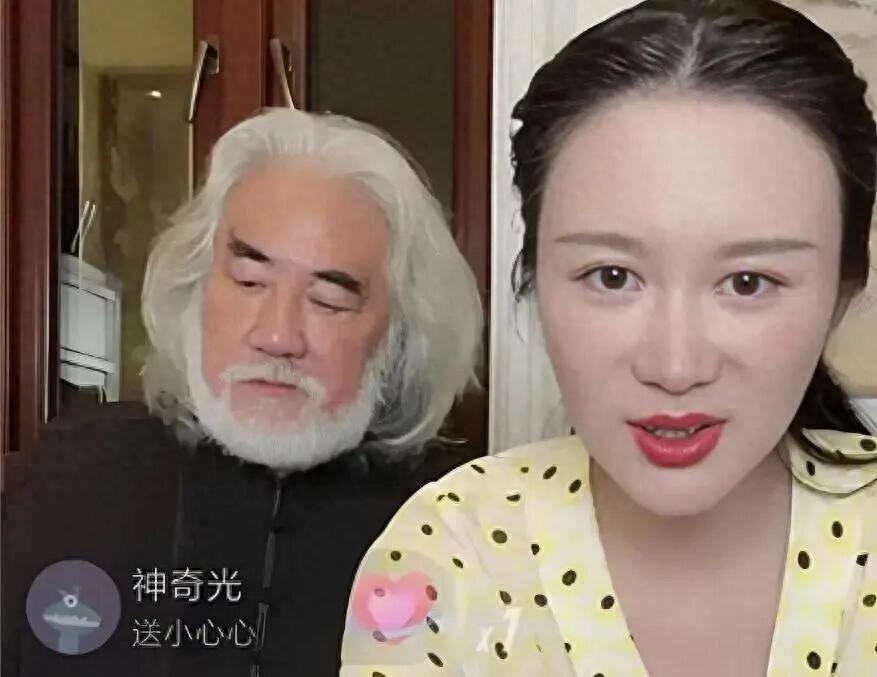 妻子嫌他“一股老年味”，73岁张纪中刮掉蓄了30年的胡子！